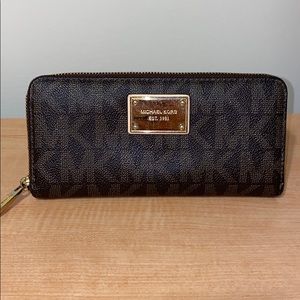 Michael Kors Zip Around Wallet